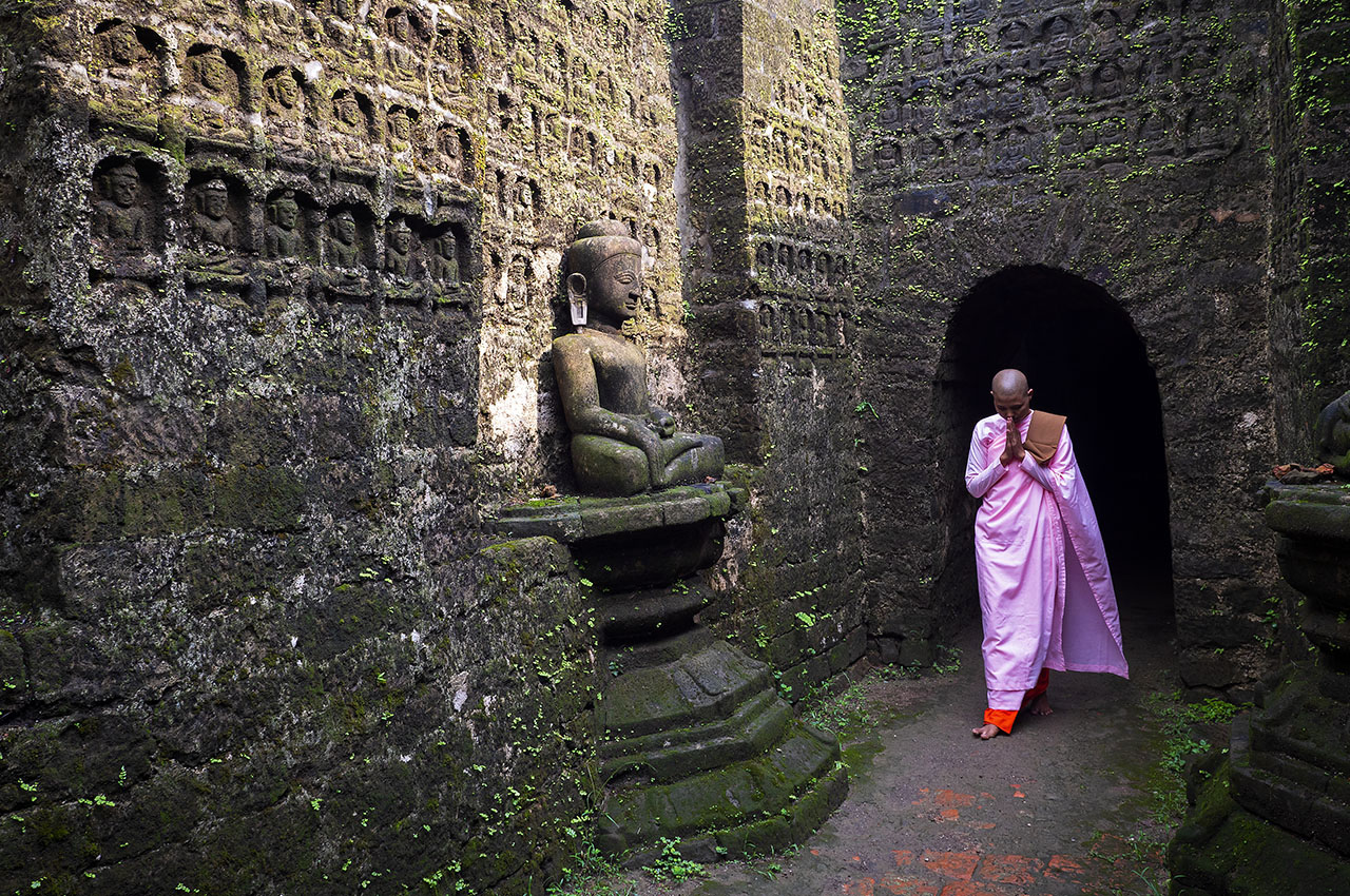 Koe Thaung 90000 images of Buddha Temple, Mrauk U, Rakhine State Myanmar ©2018