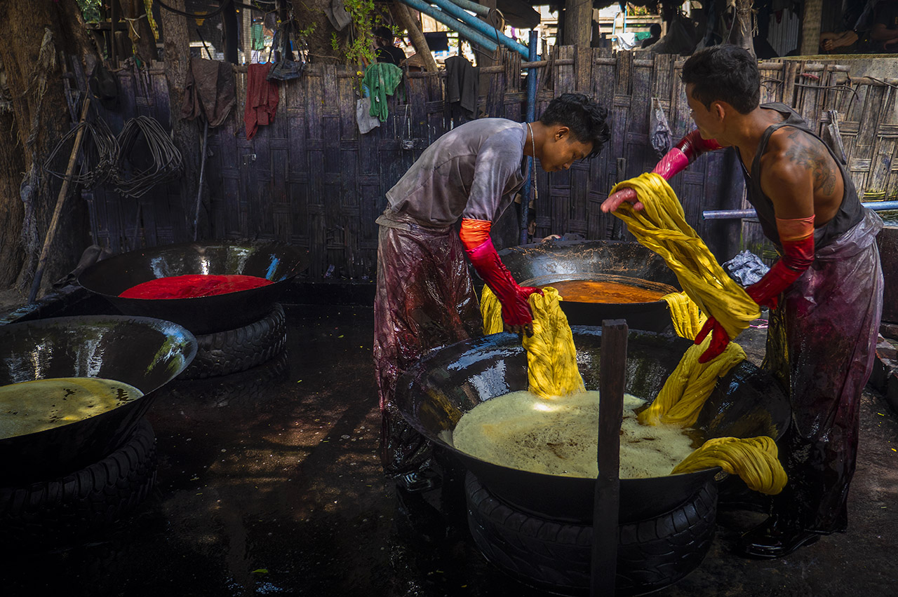 Production and dyeing of Silk and Cotton in Mandalay the traditional way, Myanmar ©2018