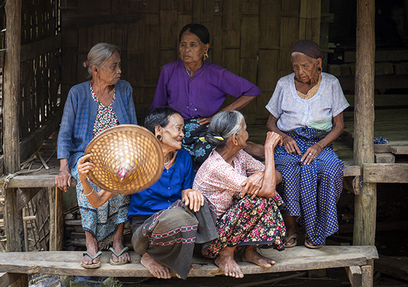 GDeichmann_Myanmar_SpiderWomen_1540452